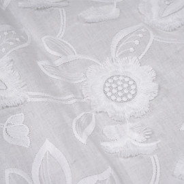 Tissu coton broderie anglaise blanc cassé motif fleurs et pétales à franges - pretty mercerie - mercerie en ligne