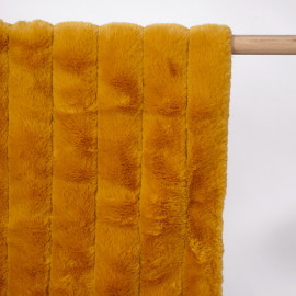 Tissu fausse fourrure moutarde à rayures verticales - pretty mercerie - mercerie en ligne
