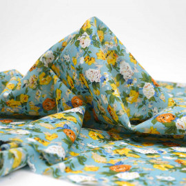Tissu voile de coton bleu ciel à motif bouquet de rose jaune et vert | pretty mercerie | mercerie en ligne