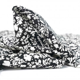 Tissu viscose noir à motif fleur des champs blanc cassé | Pretty Mercerie | mercerie en ligne