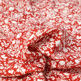 Tissu viscose rouge à motif fleur des champs blanc cassé | Pretty Mercerie | mercerie en ligne