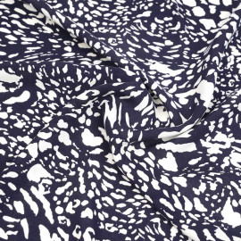 Tissu viscose bleu marine à motif imprimé animal blanc cassé | pretty mercerie | mercerie en ligne