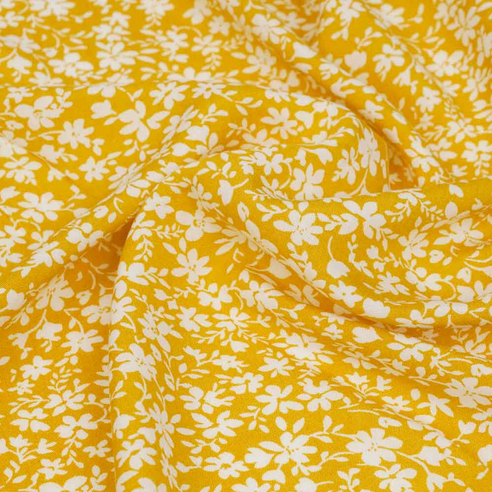 Tissu viscose curry à motif jardin printanier blanc cassé | pretty mercerie | mercerie en ligne