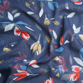 Tissu mousseline Bonnie crinkle bleu marine à motif jolies fleurs ocre et rouge