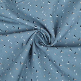 Tissu popeline de coton bleu clair à motif camargue bleu, blanc, rose clair