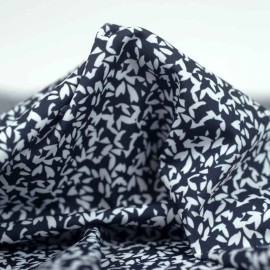 Tissu lycra marine en polyester recyclé à motif envolée blanc